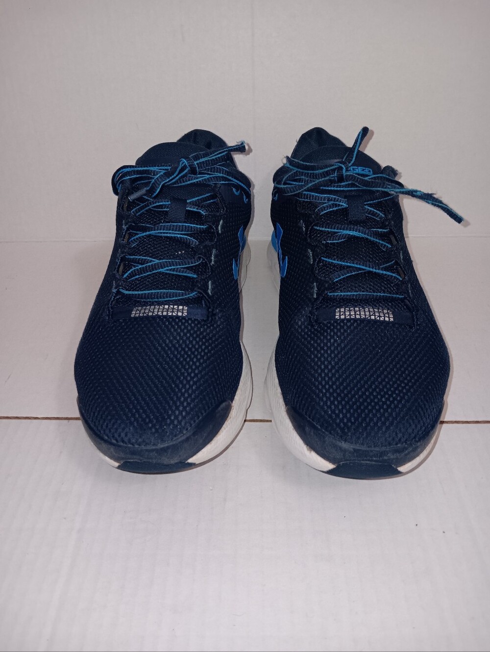 UNDER ARMOUR BLUE HOMBRE CHARGED RUNNING SHOES/SNEAKERS